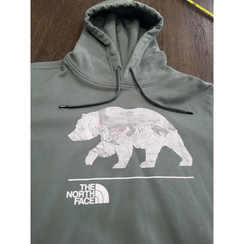 The North Face Gray Hoodie Mens Medium Super Soft Grizzly Bear Hiking Activewear